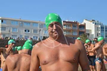  Cristo Cárdenes e Iria Otero, vencedores de la XVI Travesía a Nado de Salinetas (Foto TA)